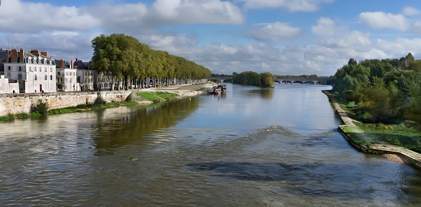 Река с нантом и орлеаном. Река Луара во Франции. Река Луара Орлеан. Франция реки Луара сена. Берег река Луара во Франции.