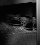 Фото-Тула. Михаил Демьянов. Старые сандалии на старом ковре....